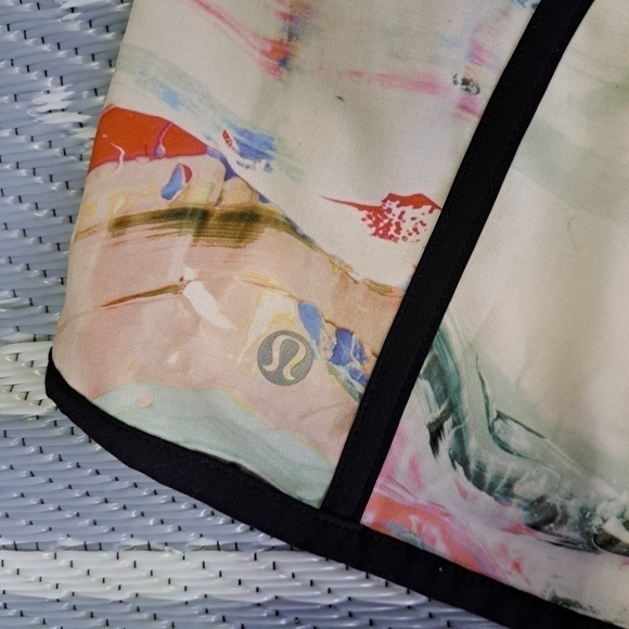 Lululemon Tracker Short III Pigment Wave Multi / Black - Picture 7 of 10